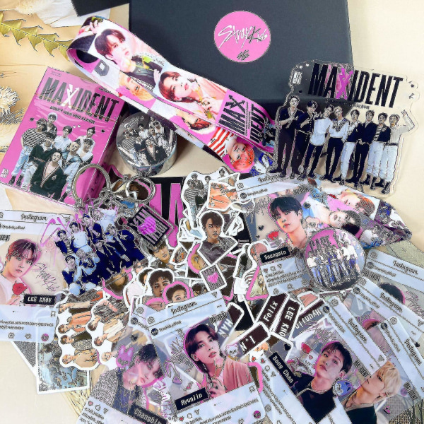 Stray Kids New Album Maxident Gift Box Set Kpop Merchandise Photocards Lanyard Nøkkelring Gaver Kompatible med Skz Fans