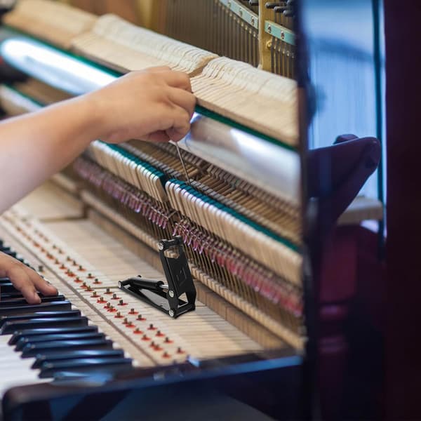 Hydraulisk pianodemperdekselverktøy for piano- og keyboarddeksler laget av solid plast