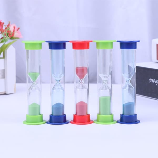 6 stk. sandur i plast, timeglas, 4 minutters bruserur i assorterede farver