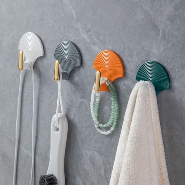 4 stk vifteformede selvklebende kroker Multifunksjonelle kroker ABS-materiale Minimalistisk moderne stil Plassbesparende Sikker