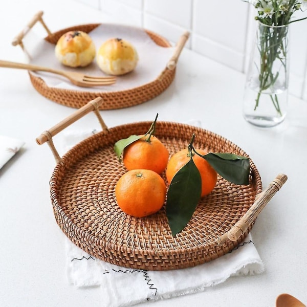 Rattanbrett for brød, håndlaget rund serveringsfat