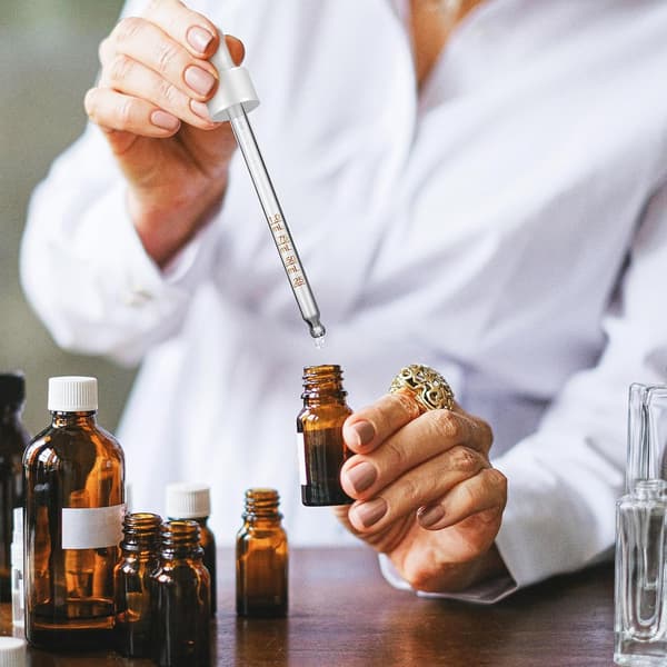 6 stk. 100 ml glaspipetter med hvid gummibold, graduerede æteriske oliedråbere