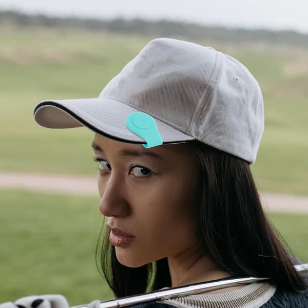4 st silikon golfhattsklämmor med magnetiska små golfbollsmarkörer i grönt, svart, orange, blått