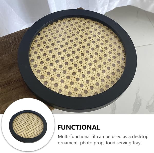 Multifunktionel sort vævet plastserveringsbakke med glat tekstur og fine detaljer
