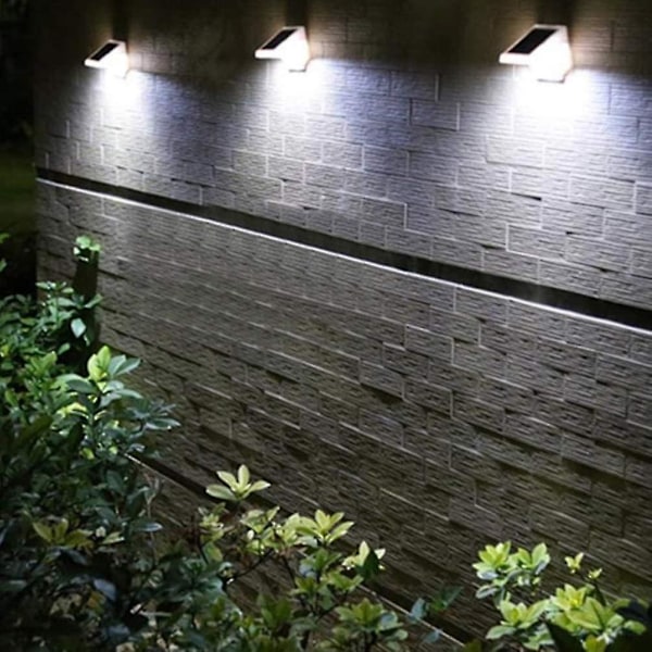 2 stk. Solcelled Gjerdelys Trekantet Utendørs Vanntett 4 LED Sikkerhetslys For Terrasse