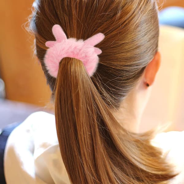 Faux Fur Pompom Hårbånd Fluffy Scrunchie Hårtilbehør til Kvinder og Piger Blød Elastisk Sød Pink Gevir Design Vinter