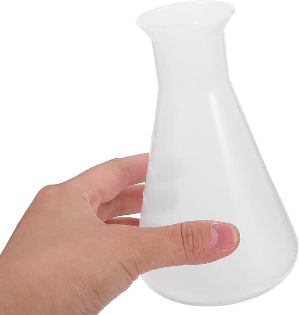 2 kpl muovisia laboratorion erlenmeyerpulloja, 250 ml tilavuus kussakin, valkoinen väri