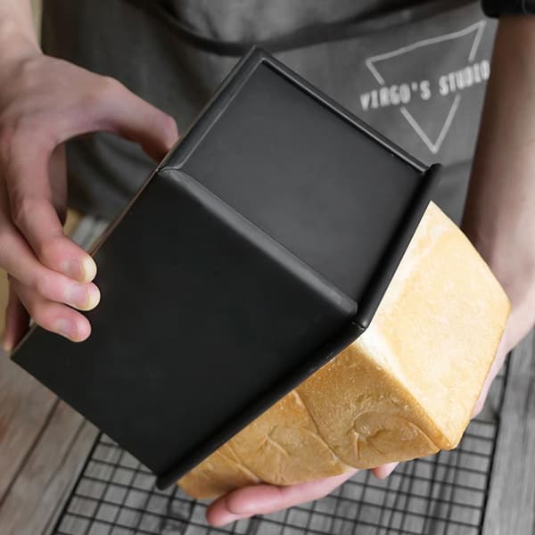 2 stk. brødforme i kulstofstål med låg, non-stick sømløst design bageform