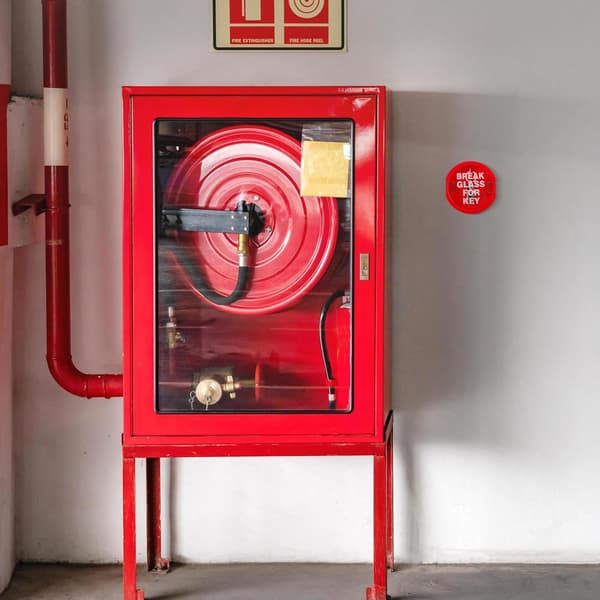 Nödlåsbox för branddörr, väggmonterad glasbrytningssäker låda