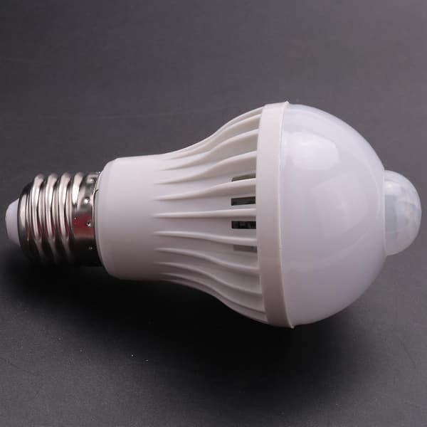 E27 LED-pære med PIR-bevegelsessensor, Globe-pære, 5W