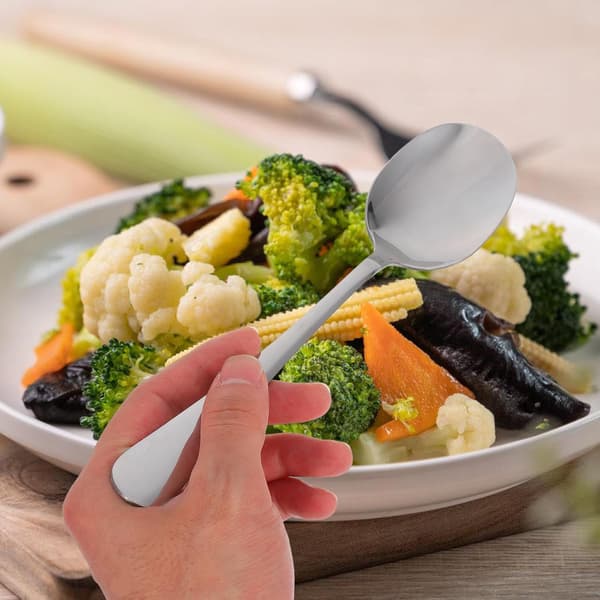 10 stk. serveringsskjesett i rustfritt stål inkluderer 5 solide og 5 hullsleiver, elegant polert