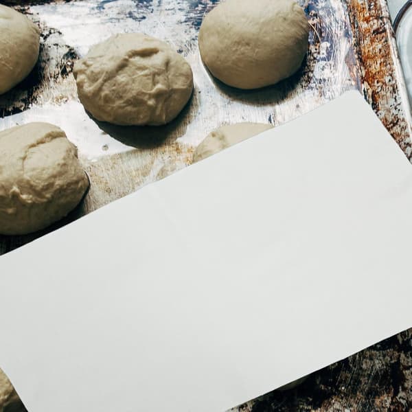 2 stk. brødbakeverktøy, fermentert klut, deighevingsmatte, tykt bomullsmateriale, beige