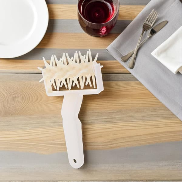 3 st degkavel och pizzadegrullset med plastmaterial