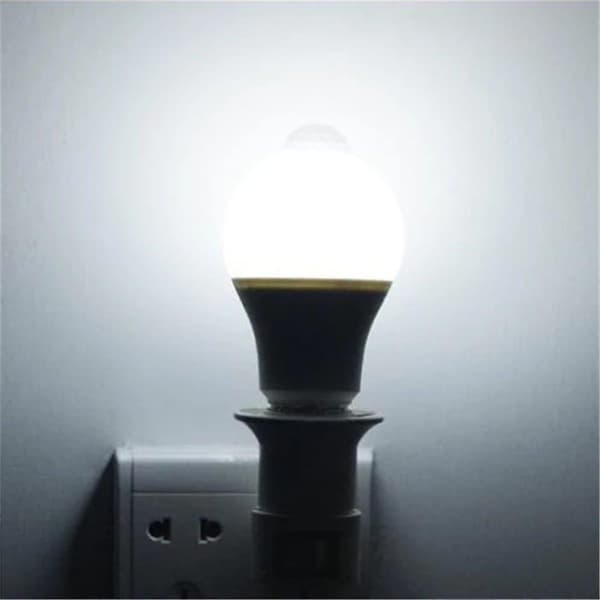 4 stk 9W E27 LED nattlys pære bevegelsessensor PIR A60 A19