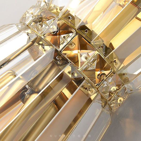 3-armet Vegglampe i Messing med Krystallglass