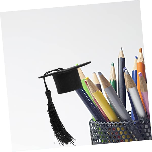 4 stk. mini studenterhue flasketoppe med kvaster, sorte filthatte til studenterfest