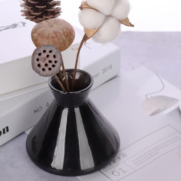 Nordisk stil glas aromaterapi diffuser flaske parfumebeholder sort klokkeform