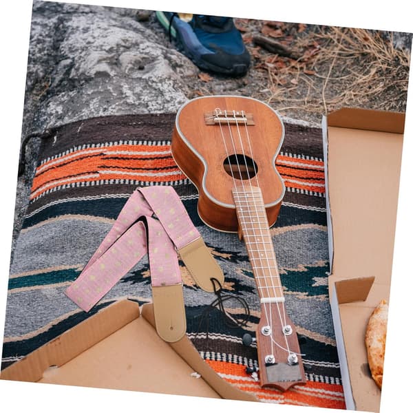 Dekorativ gitarrrem rosa hjärta för akustisk och elektrisk gitarr lämplig för studio- och liveframträdanden