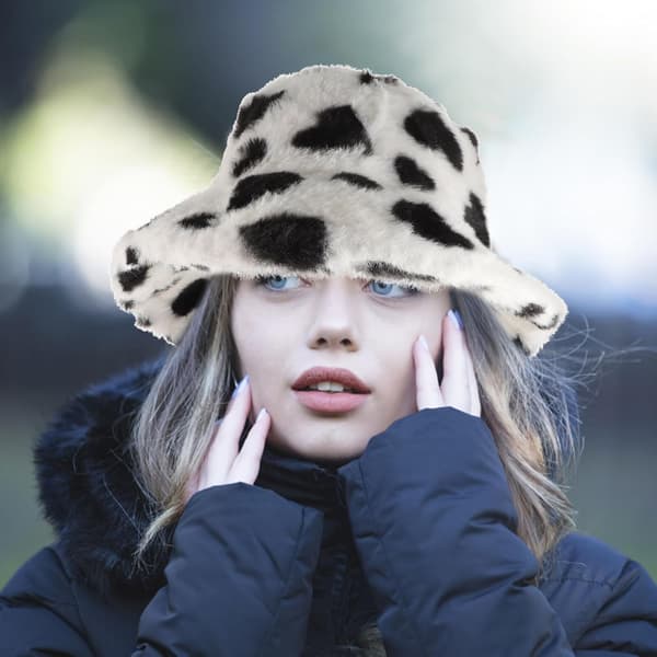 Varm Flannel Furry Bøllehat til Kvinder Justerbar Tyk Vinter Fiskerhat Sort til Efterår og Vinter