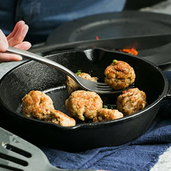 Mini støpejernspanne for eggsteking, svart jern, sklisikkert komfortgrep, solid husholdningsstekepanne