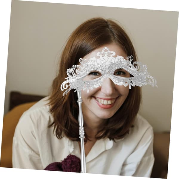 Silver maskeradmask med pinne för kvinnor Elegant halvansiktsdesign