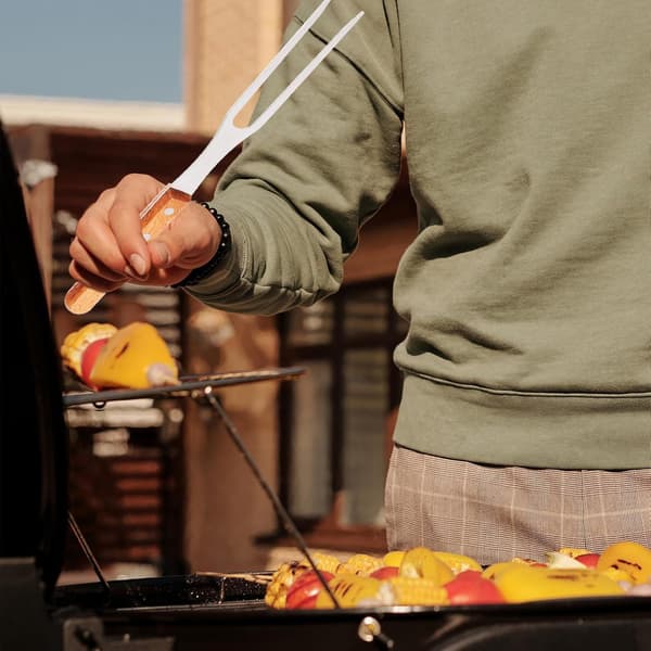 Grillgaffel i rustfritt stål med trehåndtak, multifunksjonell design, kokkegaffel