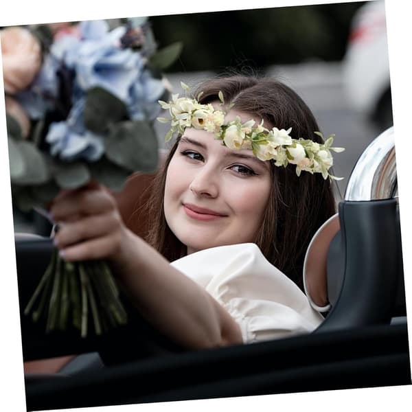 Simulert kranshodeplagg i bohemsk stil med blomsterhodeplagg og brudekransdesign