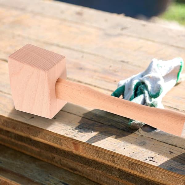 Træhammer med ergonomisk håndtag og robust træmateriale