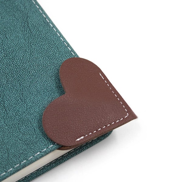 Lærbokmerke i ensfarget design med hjertemotiv - Bokmerke, sideklips, vindbeskyttelse for hjørnet av boken