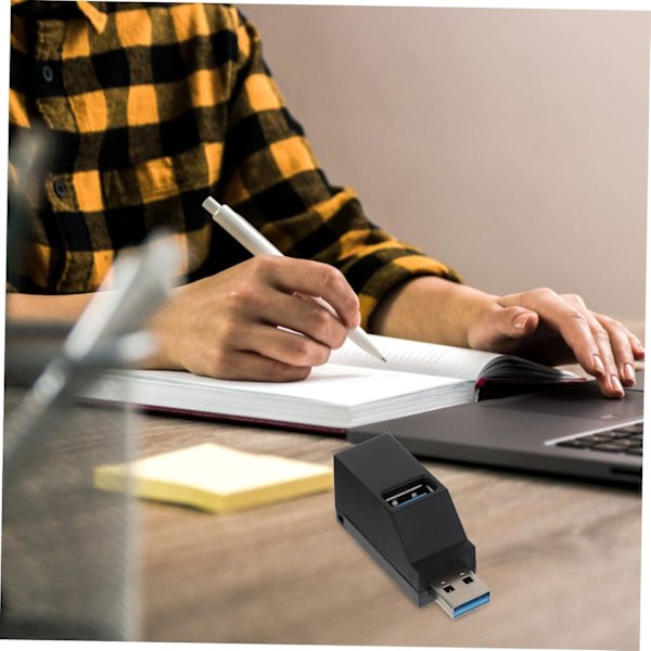 Kolminkertainen USB-porttikeskitinjakaja USB-sovitintelakkateline näppäimistölle Kannettava datakeskitin
