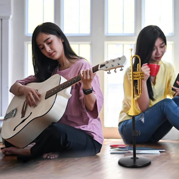 Jern trompetstativ med stabil struktur og avrundet base, solid flugelhorn-holder