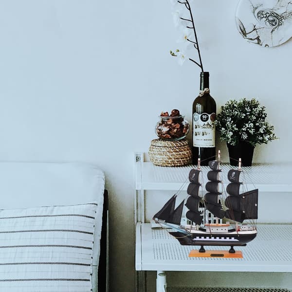 Seilskipsmodell i tre 33 cm Karibisk piratseilbåtdekor