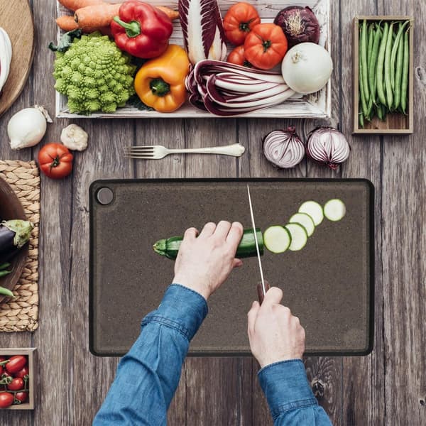 Skärbräda i plast för grönsaker och kött, lätt och slitstarkt PP-material