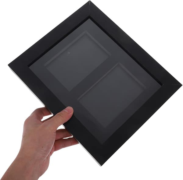 Svart samlarkortsram i trä och akryl, skyddande displaylåda, elegant stil, väggmonterad