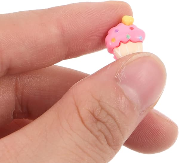 100 st mini hårklämmor söta harts flatback berlocker tecknad cupcake berlock