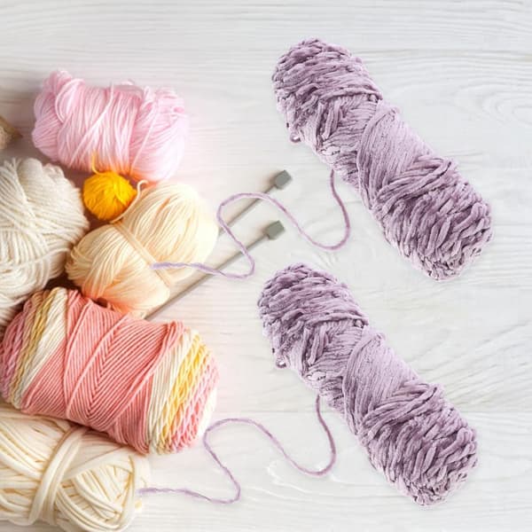 4 stk. lys lilla chenilletråd garnsett for DIY håndheklet skjerf og lueveving