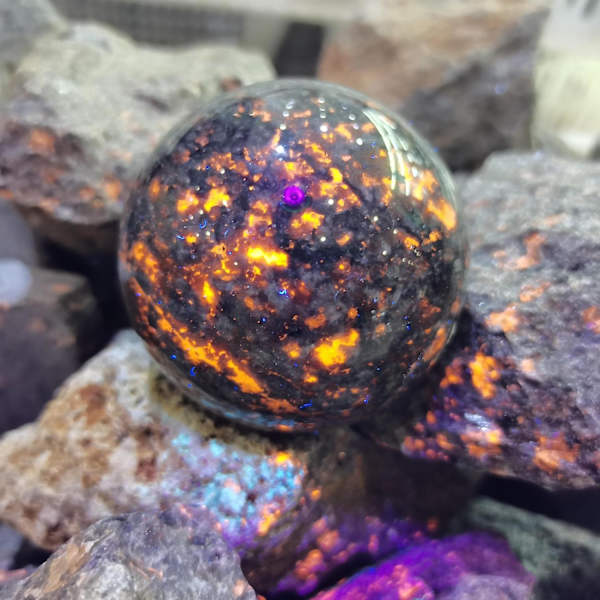 Naturlig Amerikansk Yooperlite Sfärisk Fluorescerande Energiboll