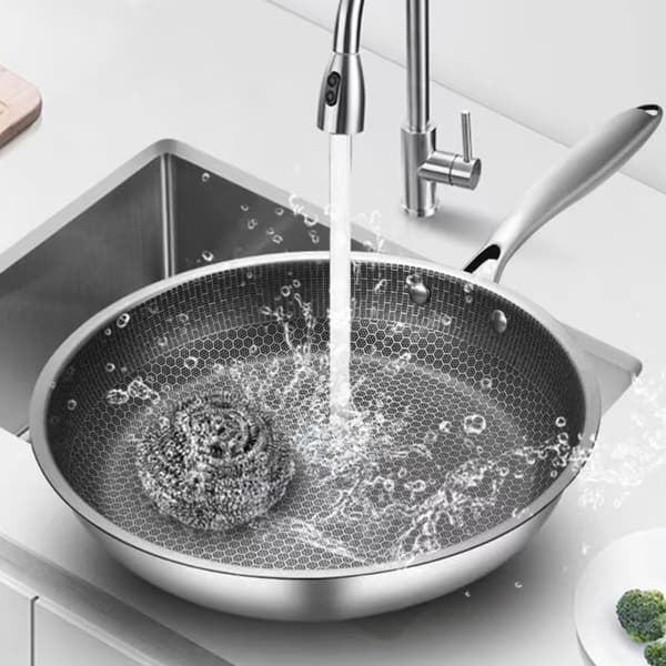 Universal fladpande i rustfrit stål med bikube-nonstick-belægning, 25 cm, slidstærk