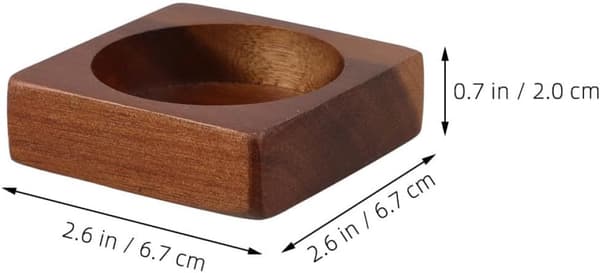 2 stk. salt- og pepperbøssebase i tre med kaffefarge, slitesterkt tremateriale