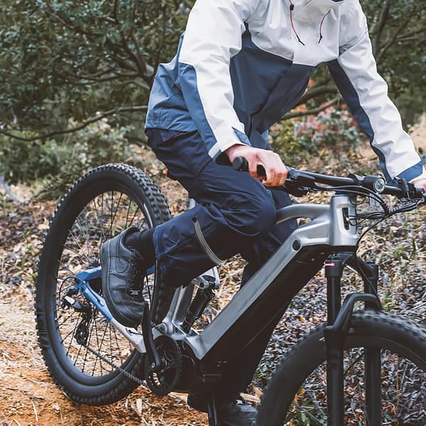 2 stk. reflekterende cykelbukseclips til mountainbikes, grå buksebenbånd