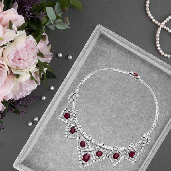 Stor rektangulär smyckesbricka i grå isblomma sammet – förvaringshållare för halsband