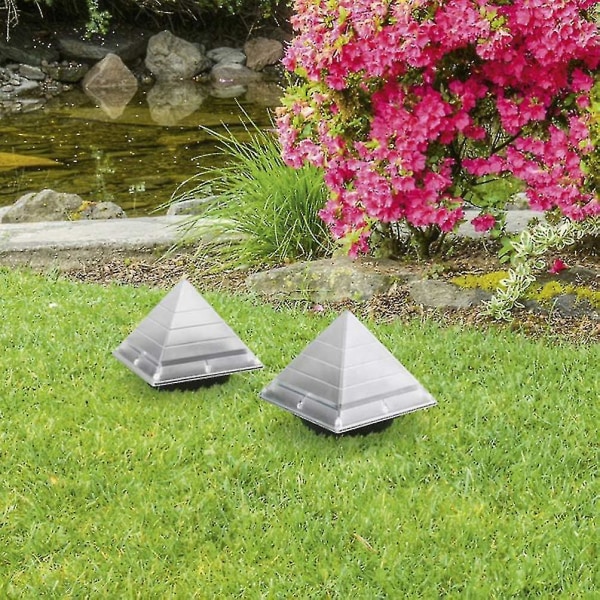 2 stk Solcelle Jordlamper, Pyramidform Solhagelamper, Vanntette Landskapslamper A
