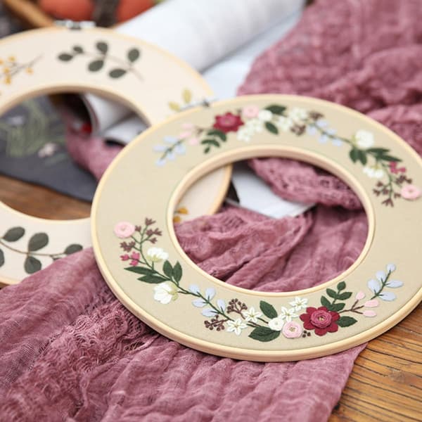 3 sett DIY broderisett med bomullsstoff og ringer for håndbroderi