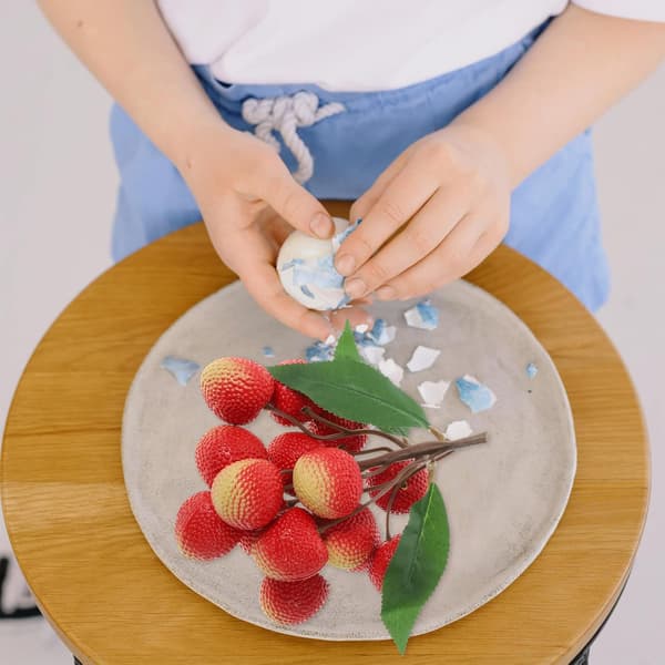 Realistisk kunstig litchifrugtindretning glat overflade plastmateriale