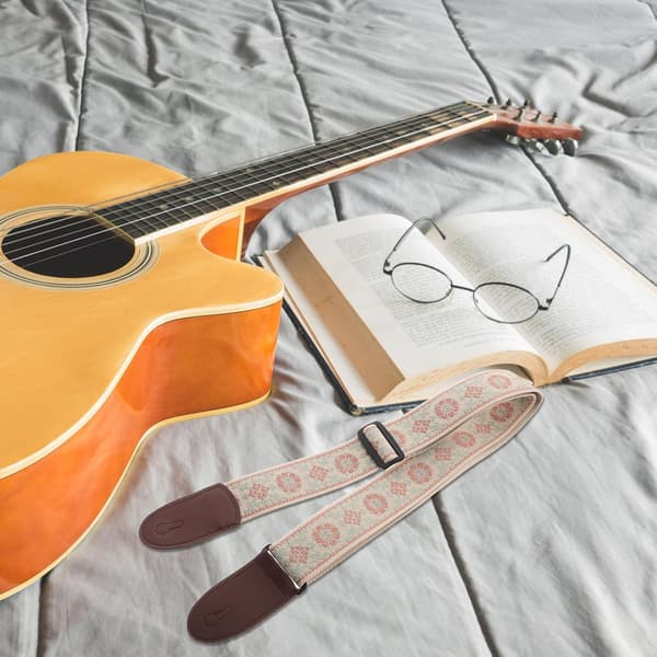 Etnisk justerbar gitarrrem Bred bekväm crossbody för akustisk gitarr bas ukulele-spelare