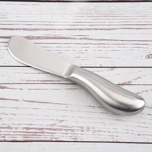 2 stk. smørspredere og osteknivsett i rustfritt stål med lettstelt design