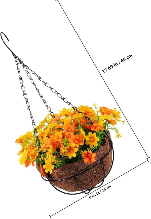 Konstgjord hängande blomkorg med orange konstgjorda blommor i rustik järnram och kokosfiberfoder