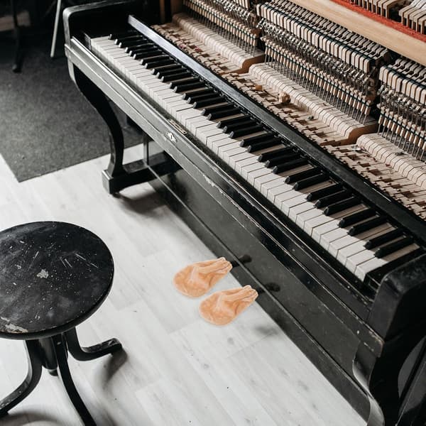 3 st pianopedalskydd i beige, tjockt sammetstyg, triangulär upprätt design