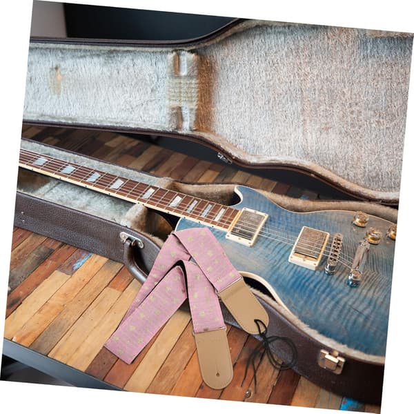 Dekorativ gitarrrem rosa hjärta för akustisk och elektrisk gitarr lämplig för studio- och liveframträdanden