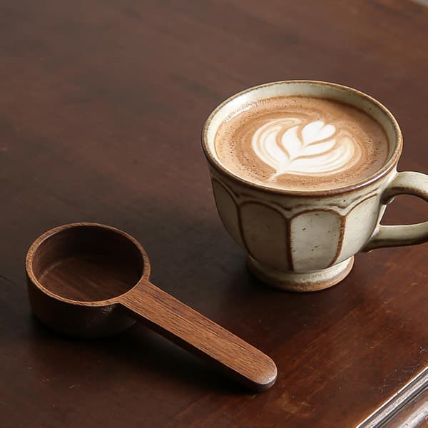Kaffeskjeer Robuste og ikke lette å knekke med rundformet tre 2 stk